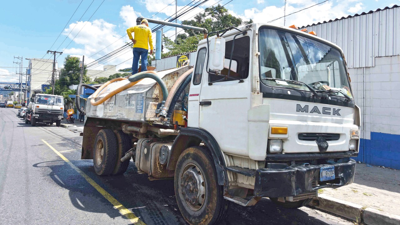 Gobierno alista pipas para abastecer de agua a la población gobierno-alista-pipas-para-abastecer-de-agua-a-la-poblacion